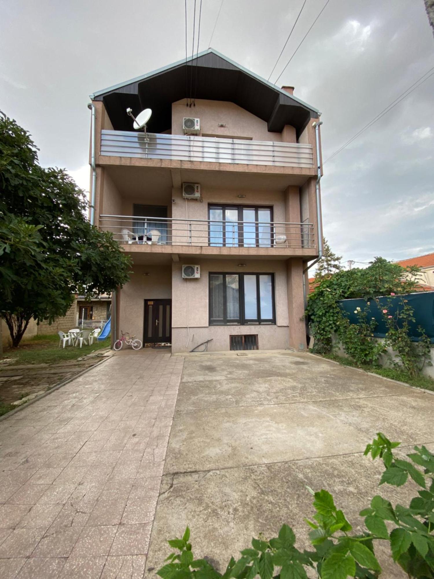 Apartmani Dora Leskovac Leskovac  Ngoại thất bức ảnh